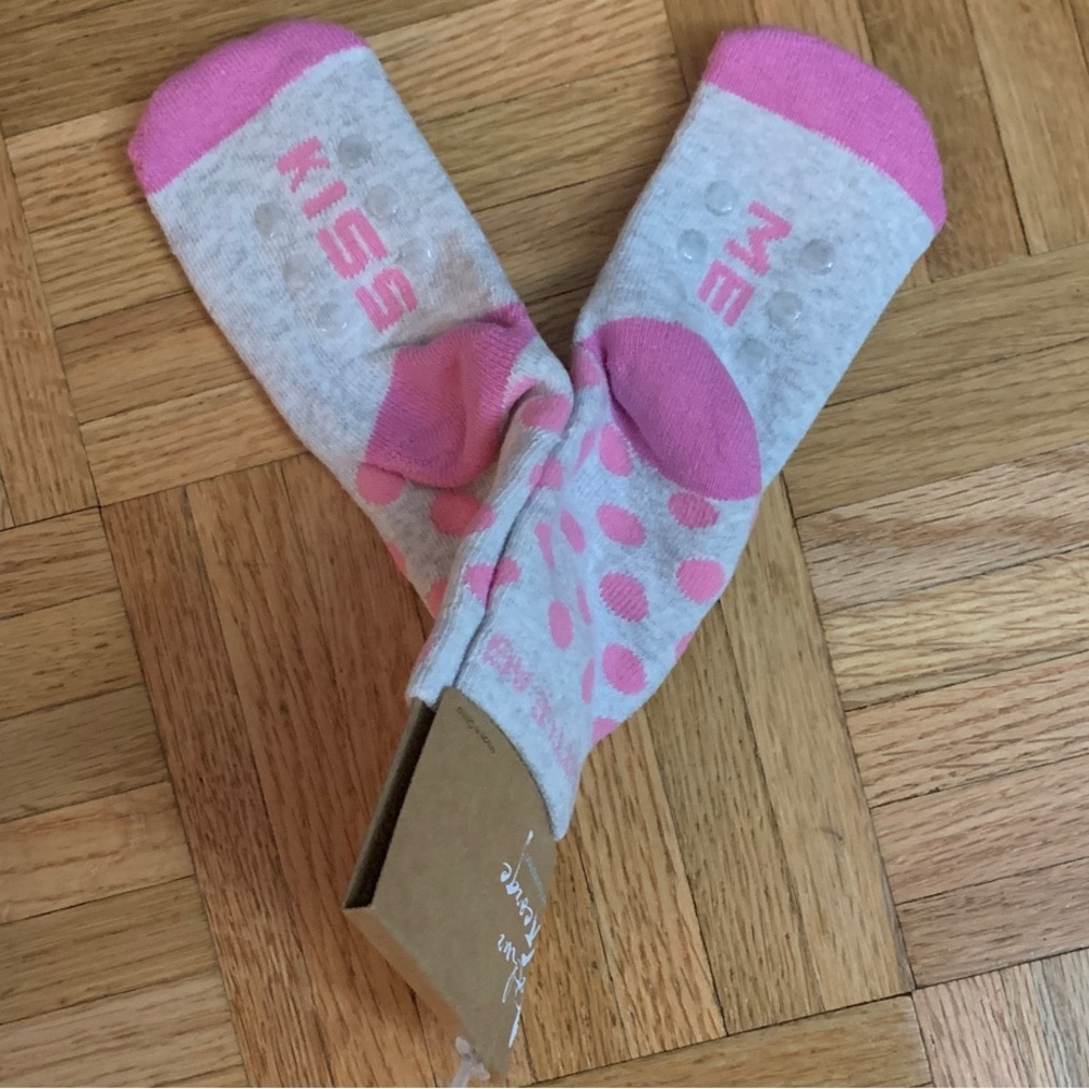 Arthur George Non-Slip Socks Sizes 2-4T “Kiss Me” - Picture 2 of 7